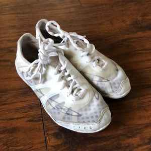 Cheer shoes